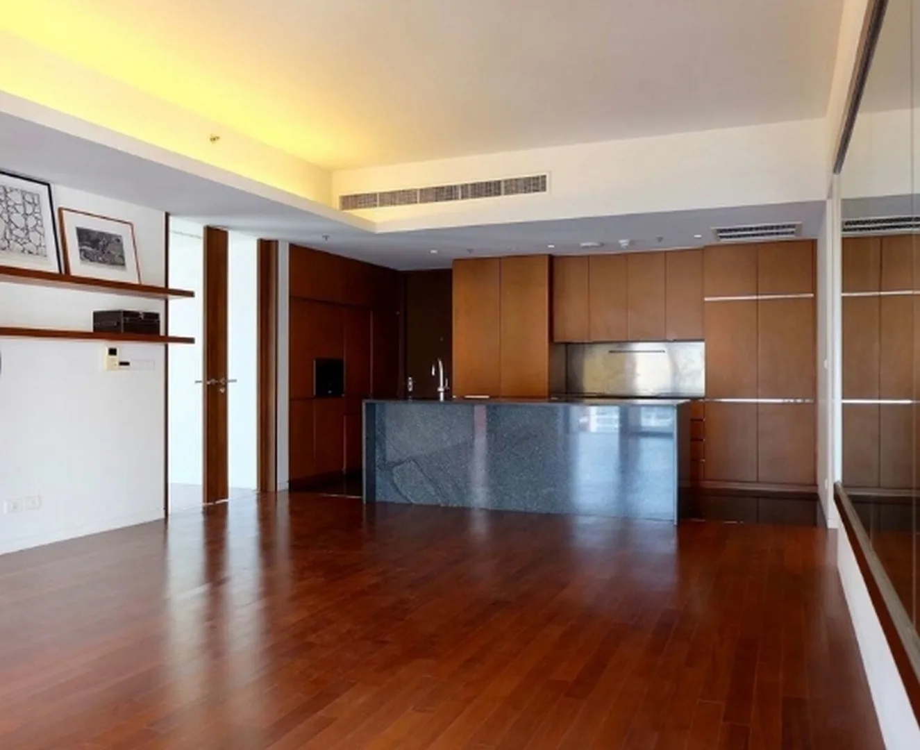 Property photos for Hansar Rajdamri
