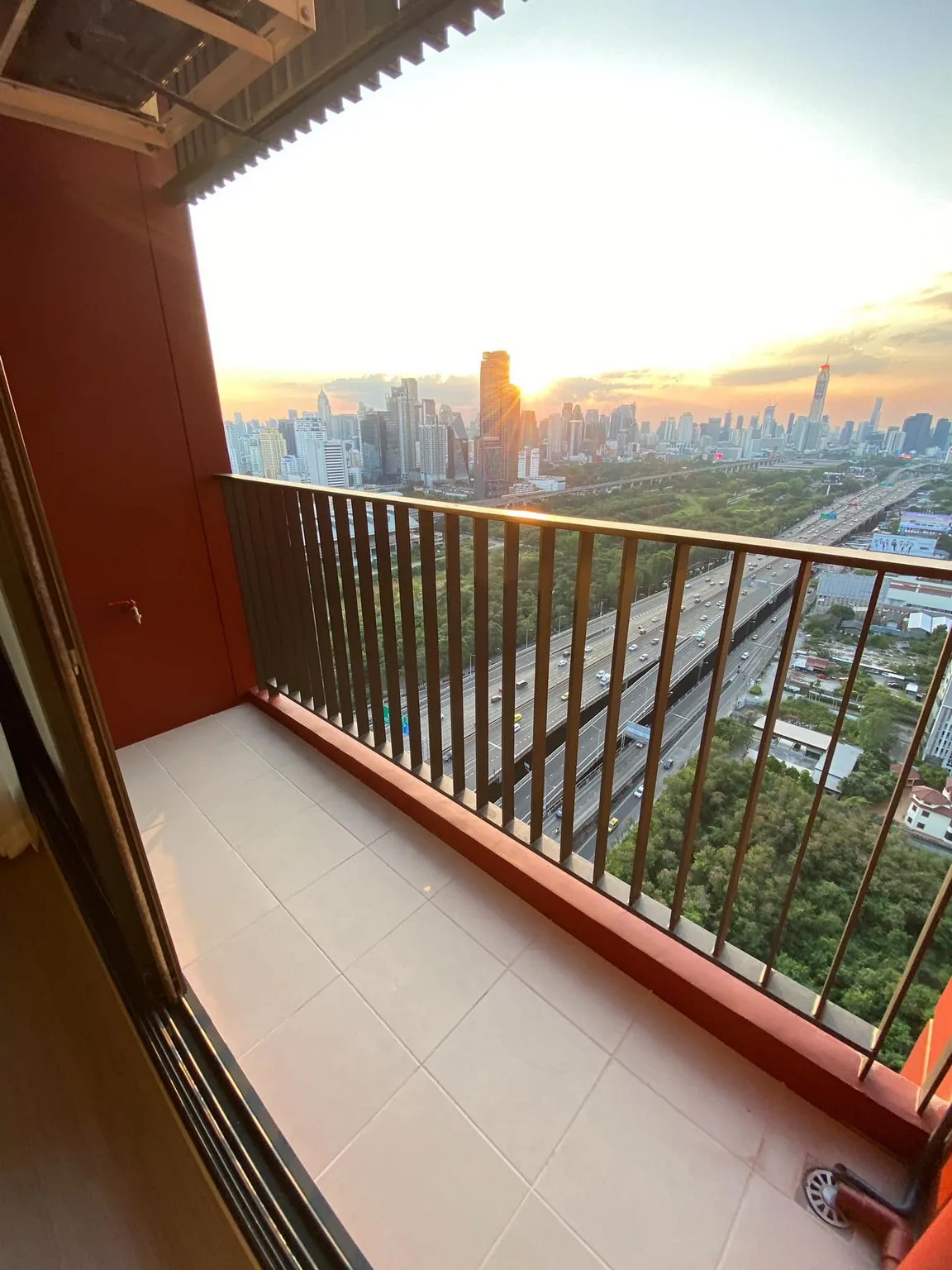 Property photos for Life Asoke Hype