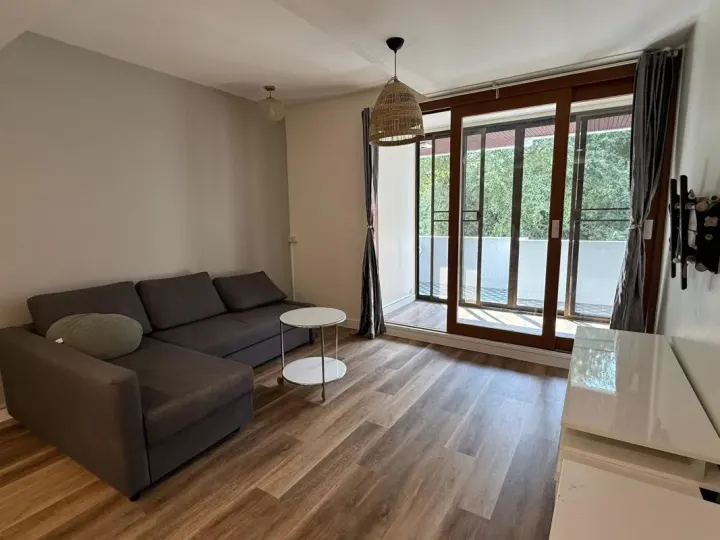 Property photos for Lake Avenue 16