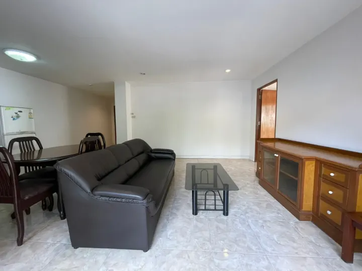 Property photos for Lin Court