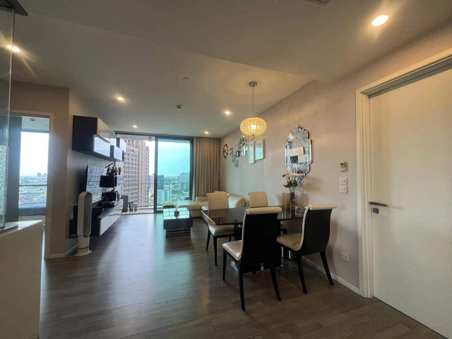 Property photos for The Room Sukhumvit 69