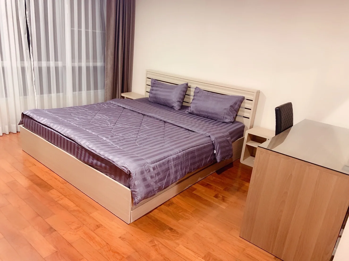 Property photos for Siri On 8