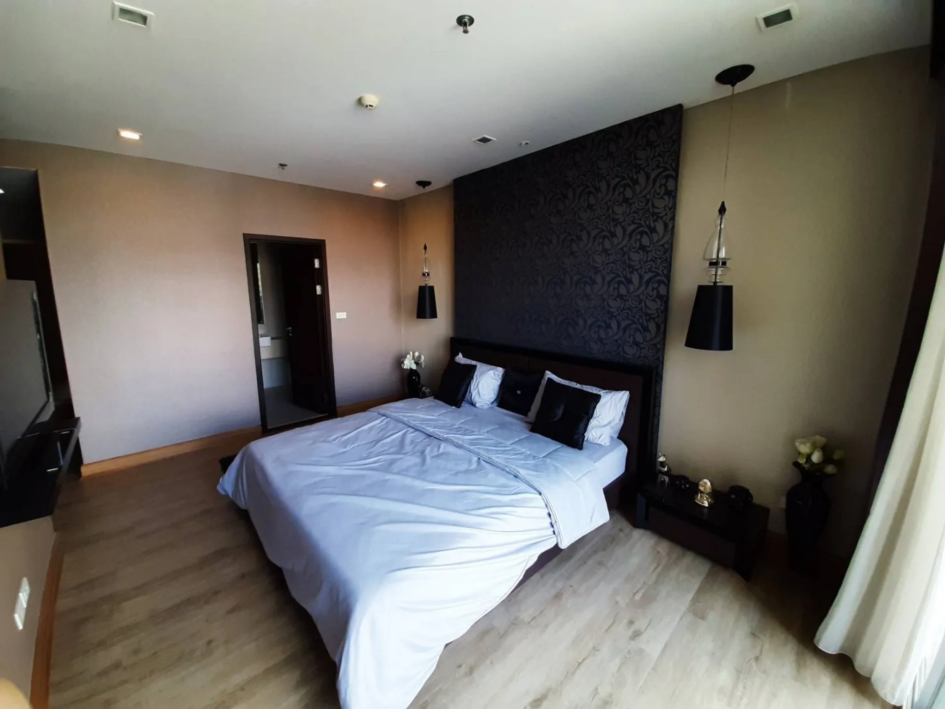 Property photos for Le Luk