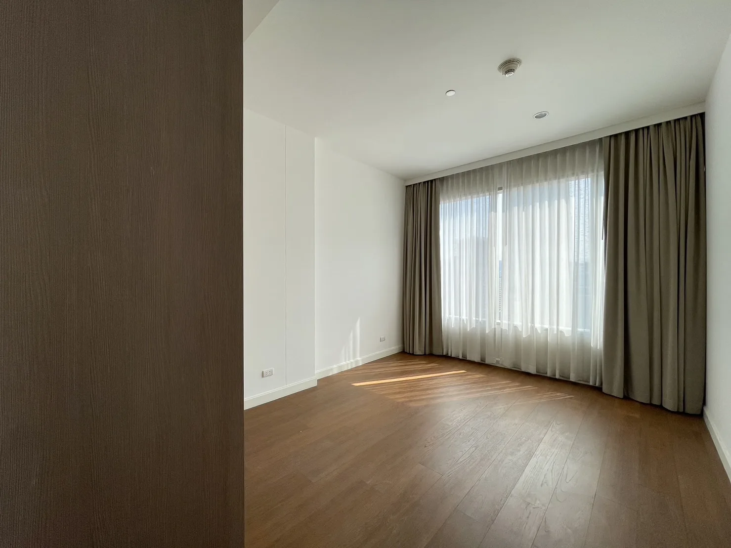 Property photos for 185 Rajadamri