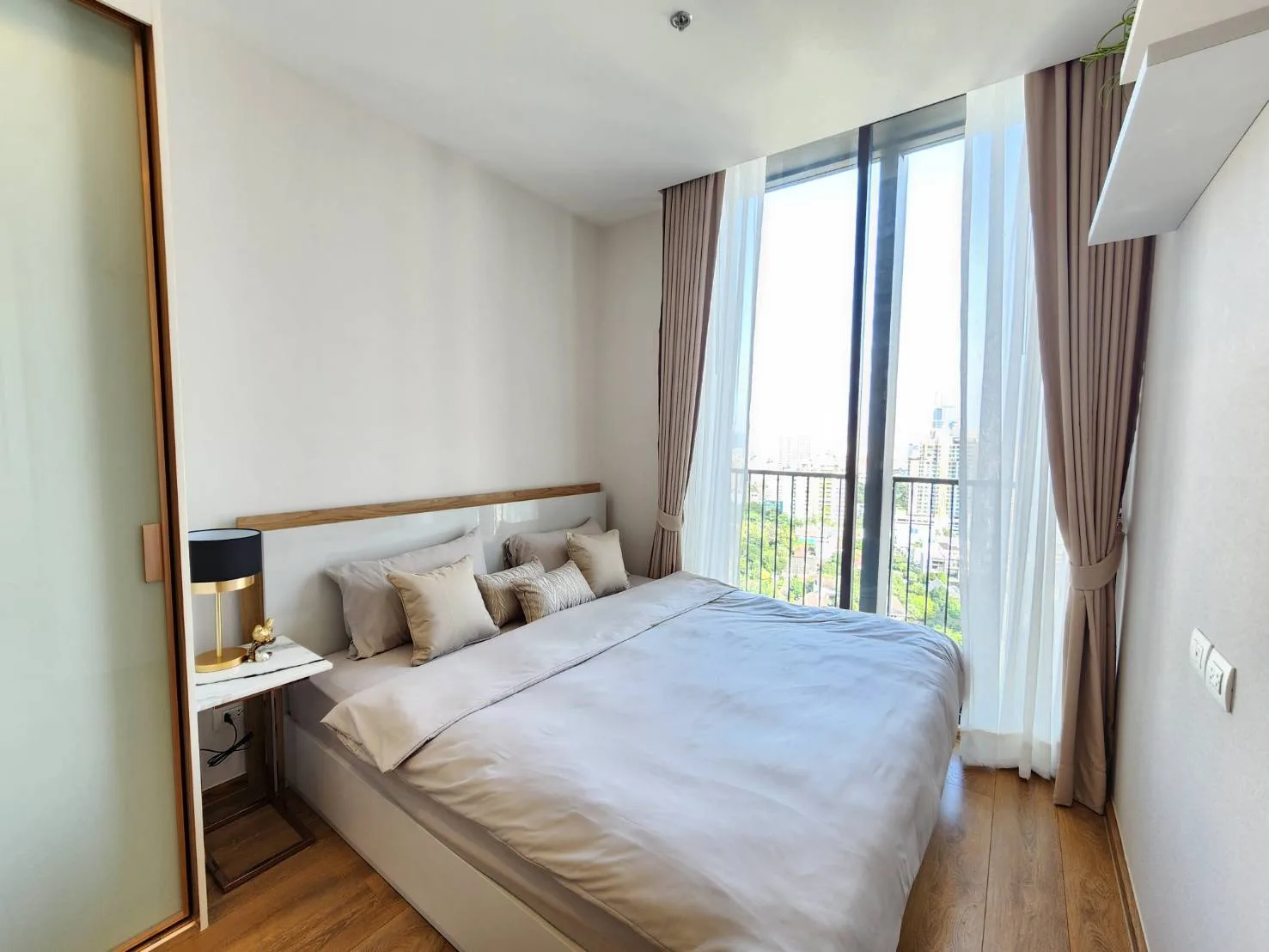 Property photos for Noble BE 33