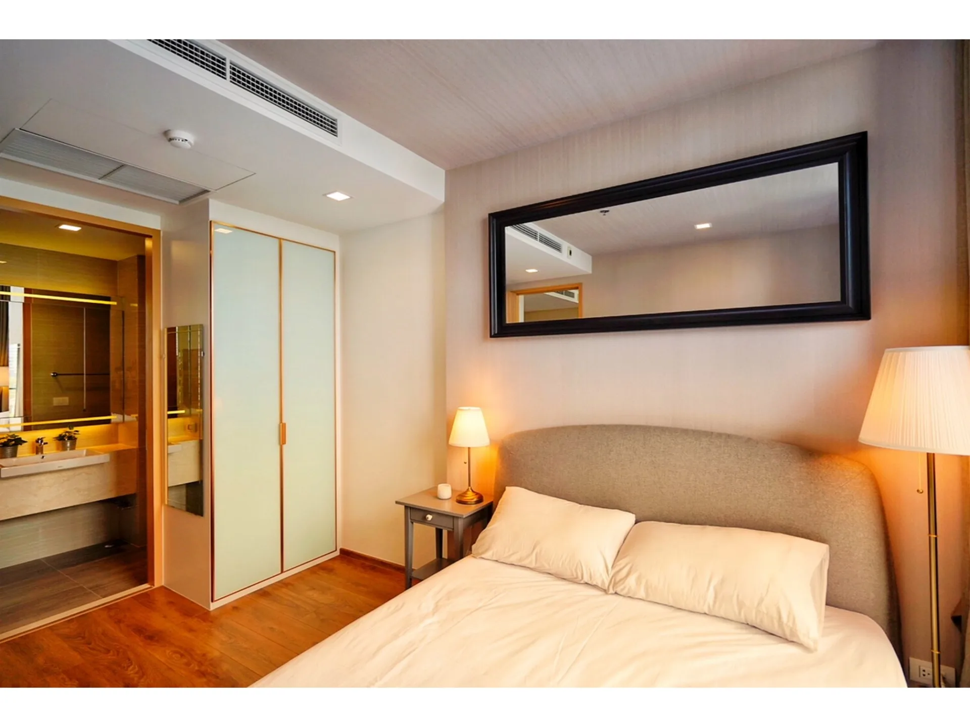 Property photos for Noble BE 33
