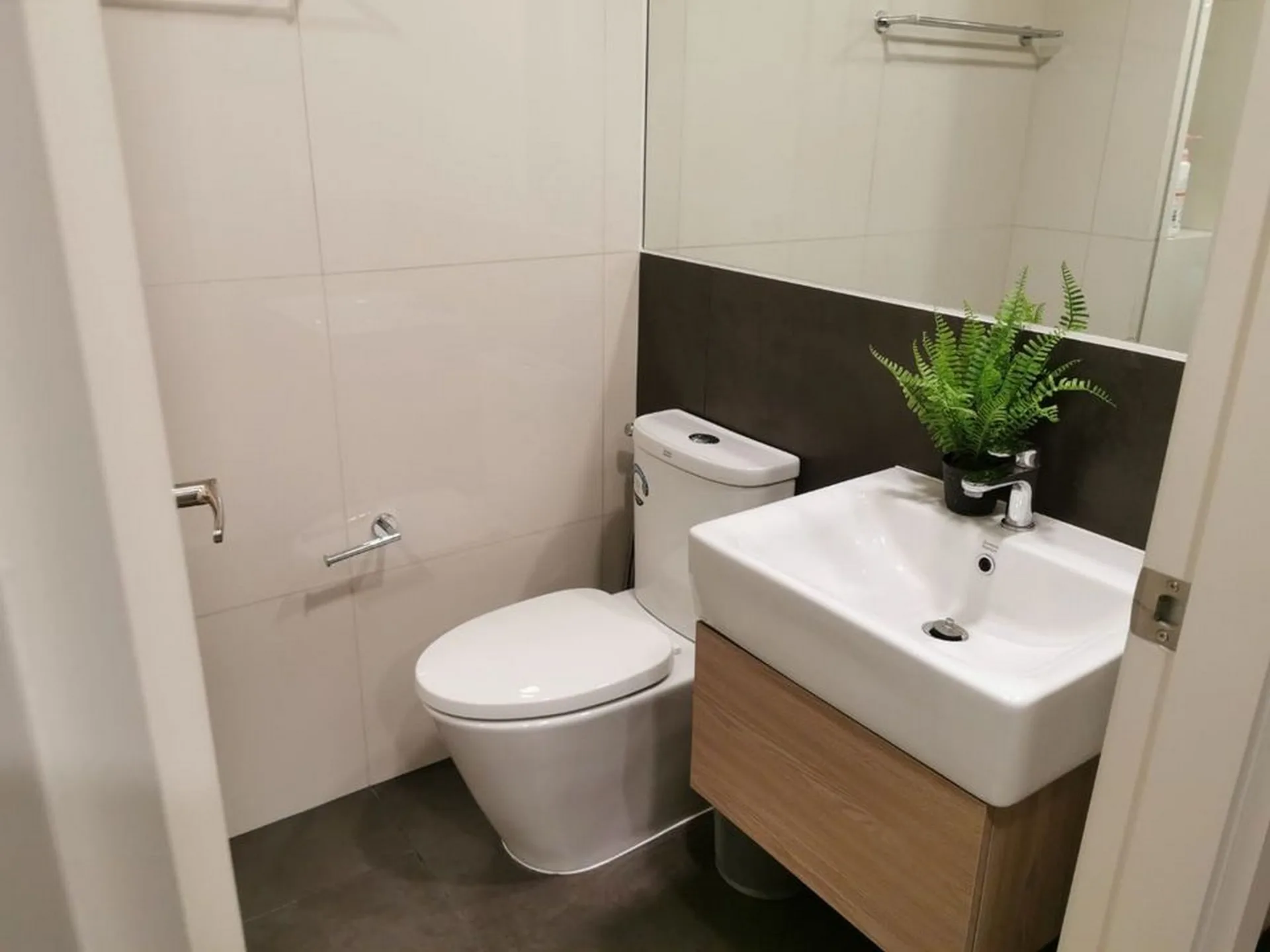 Property photos for Chambers On - nut Station