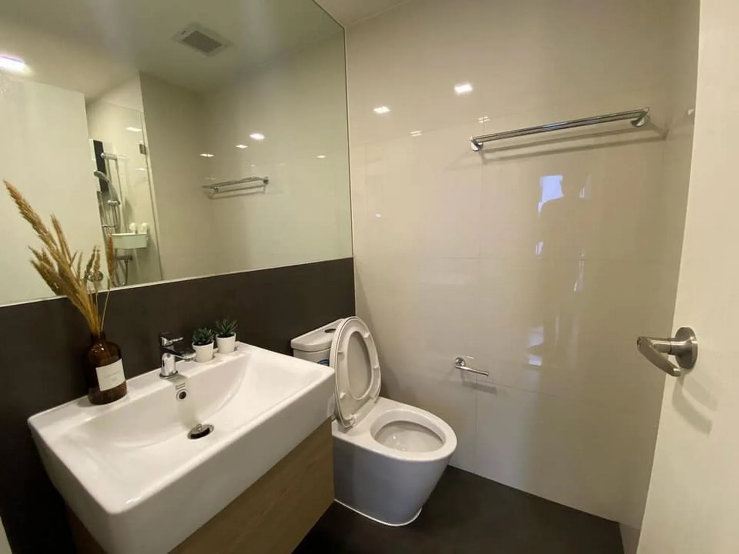Property photos for Chambers On - nut Station