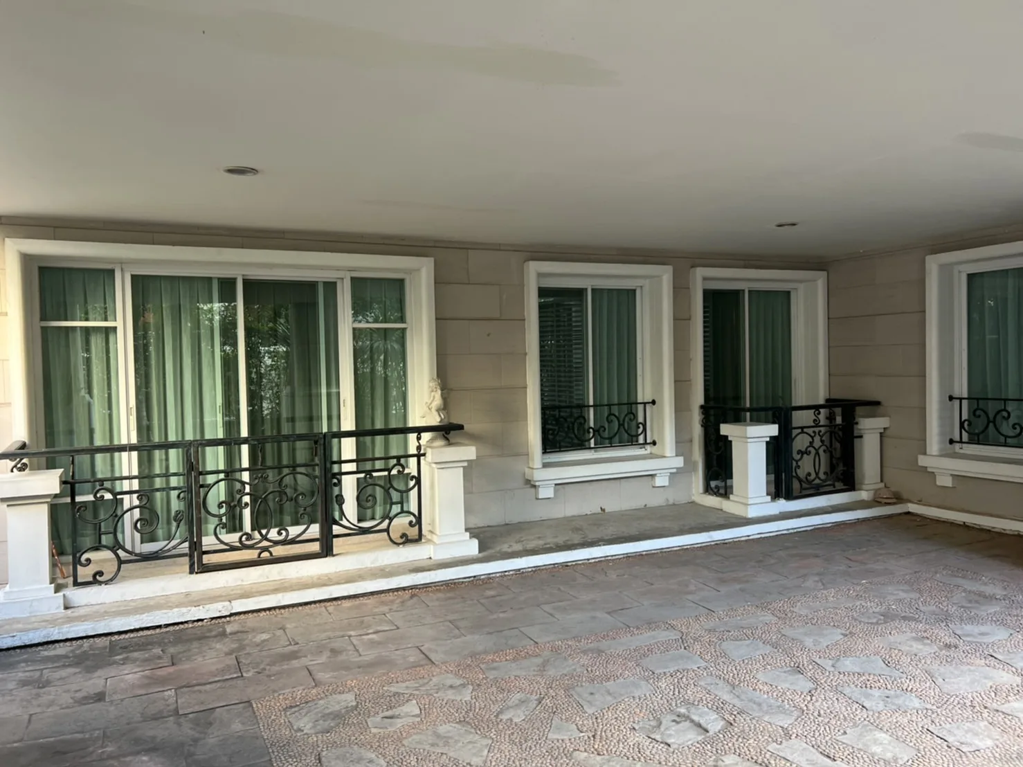 Property photos for La Vie En Rose Place