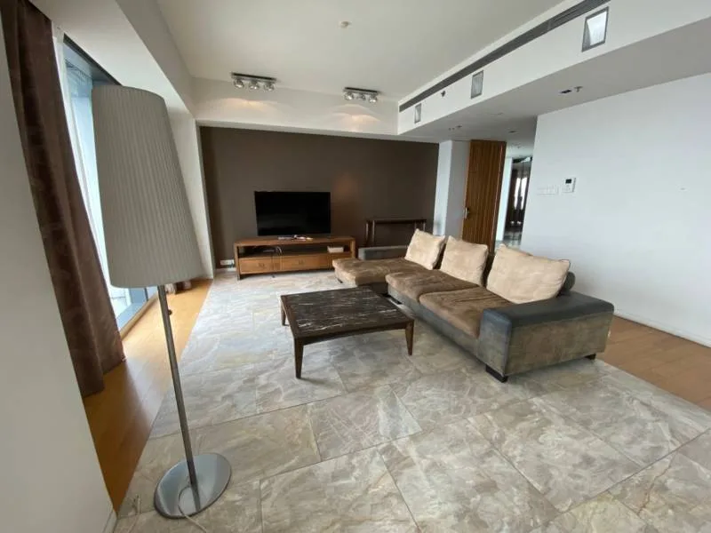 Property photos for The Met
