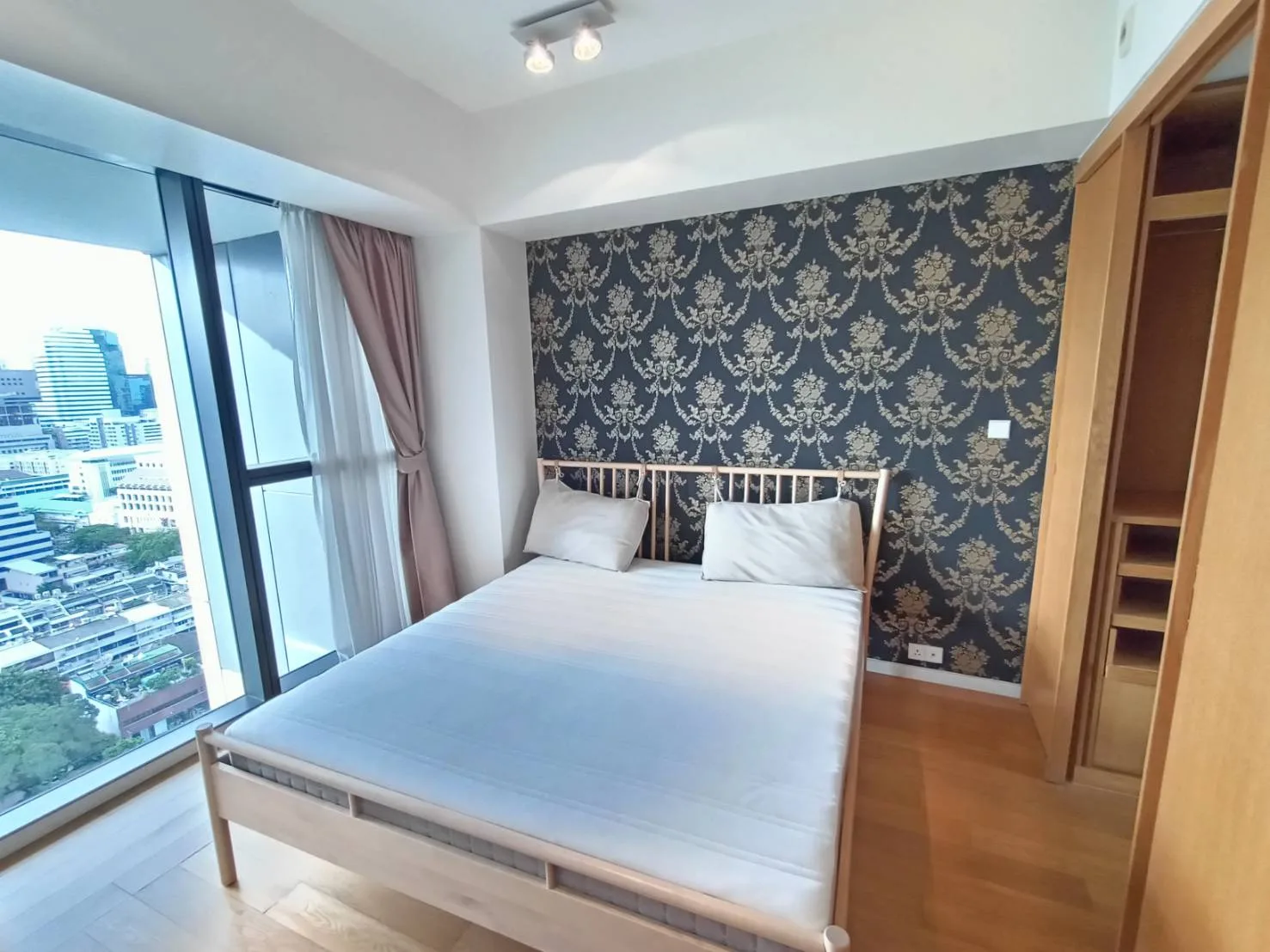 Property photos for The Met