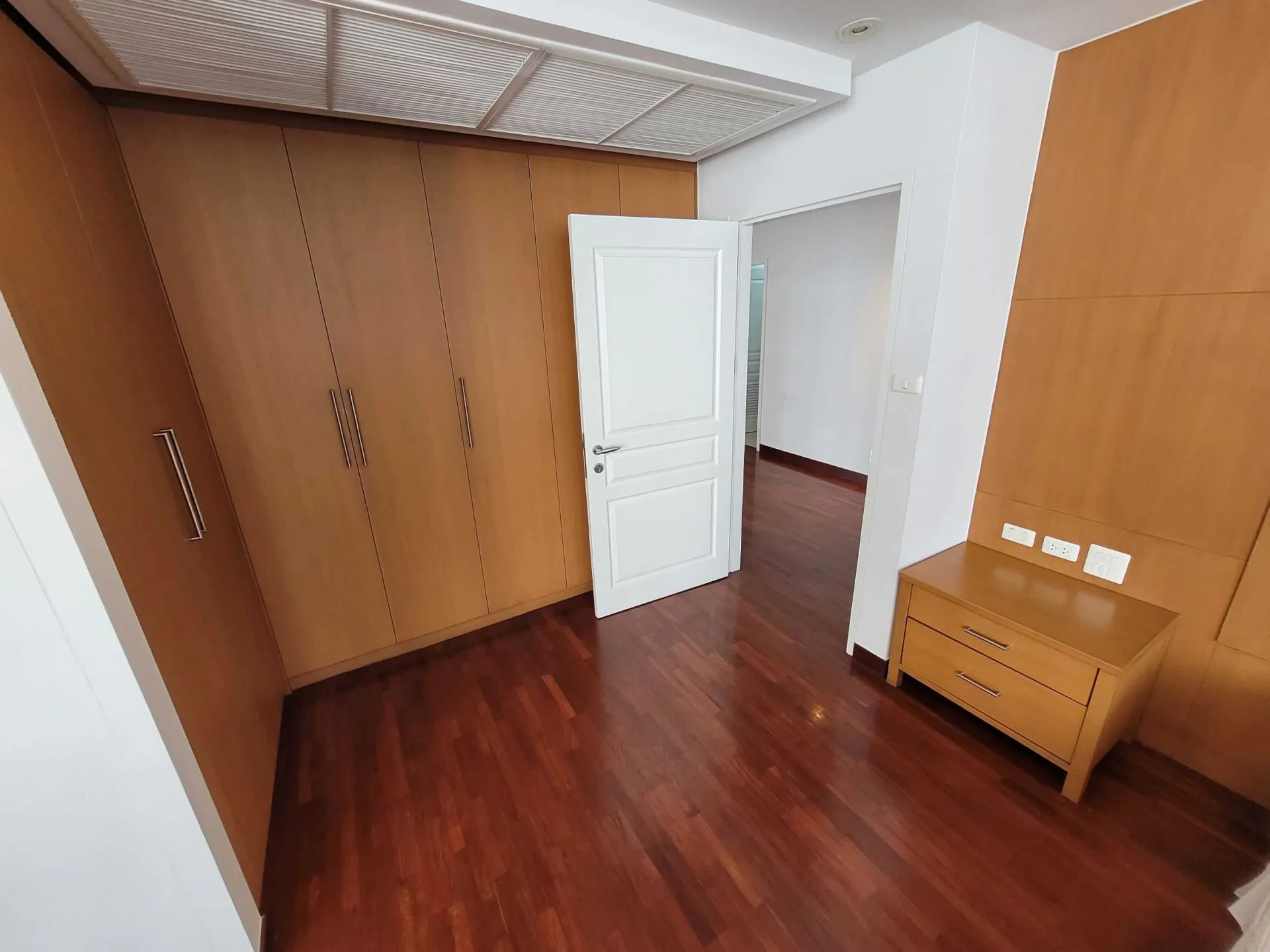 Property photos for Prasanmitr Thani Tower
