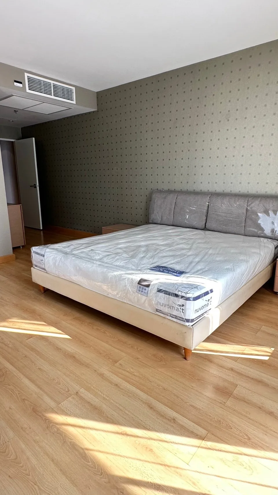 Property photos for Langsuan Ville