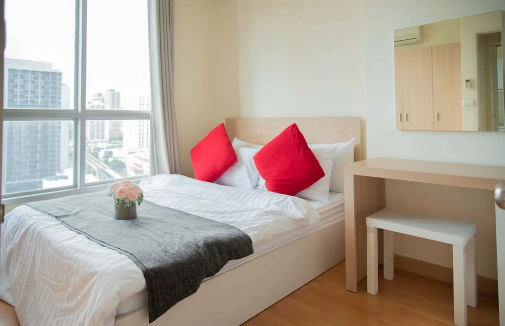 Property photos for Life @ Phahon - Ari