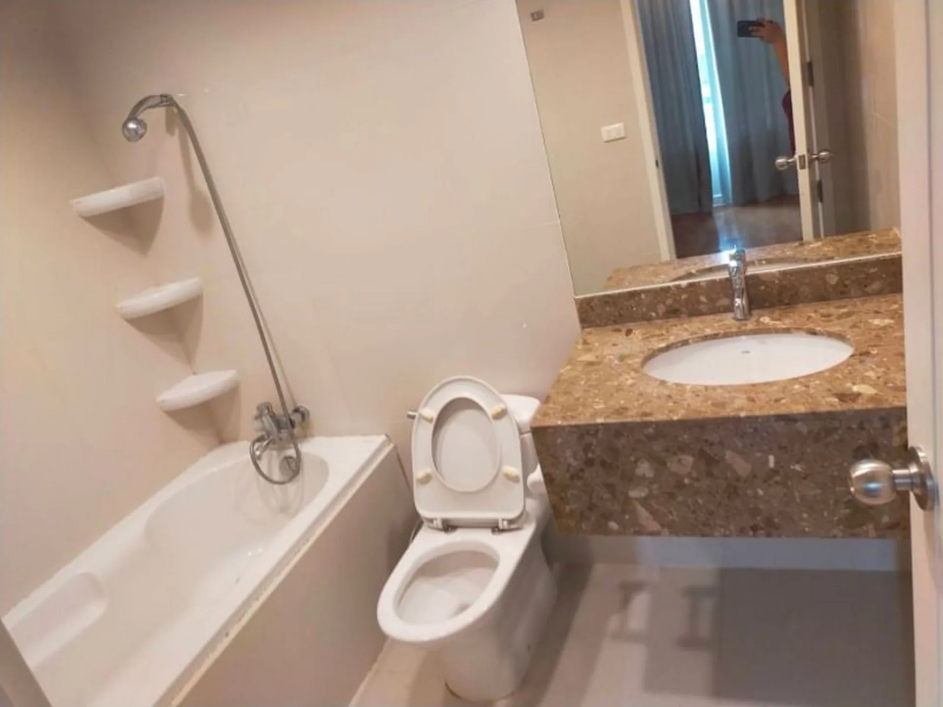 Property photos for Chamchuri Square Residence