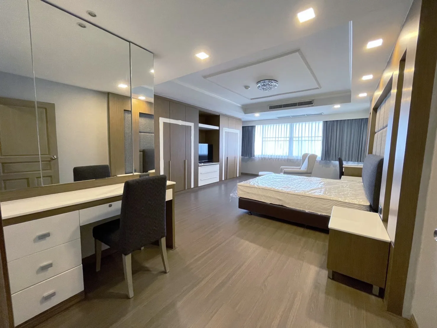 Property photos for Oriental Towers