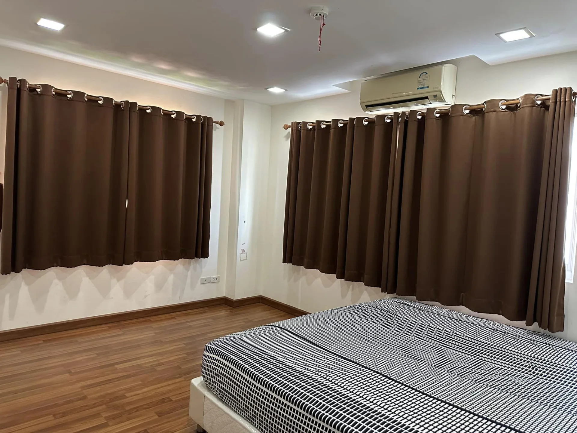 Property photos for Sompob House