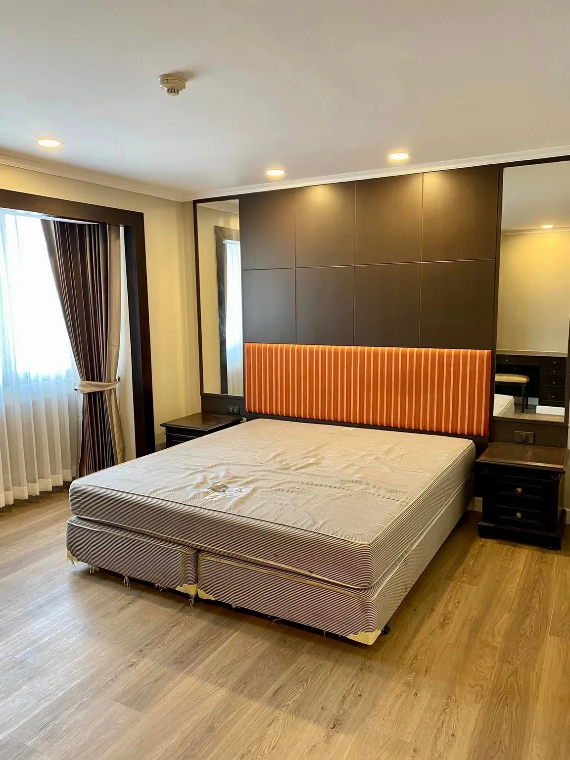 Property photos for Omni Tower Sukhumvit Nana