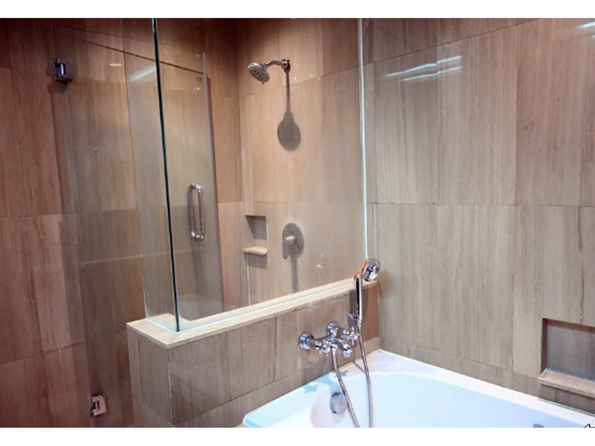 Property photos for Langsuan Ville