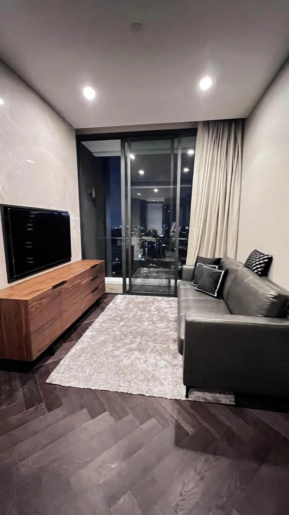 Property photos for The Esse Sukhumvit 36