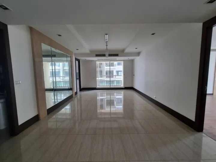 Property photos for Ideal 24