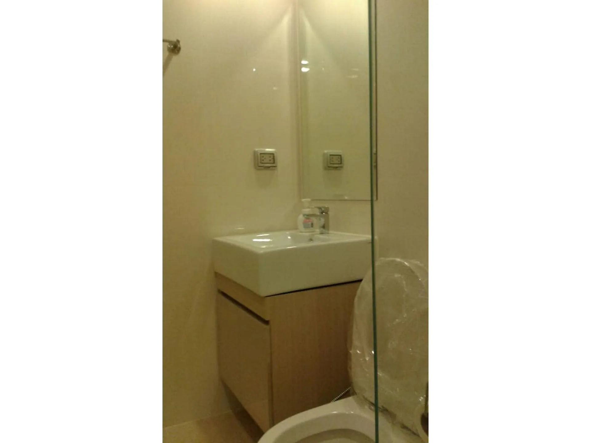 Property photos for Metro Luxe Rama 4