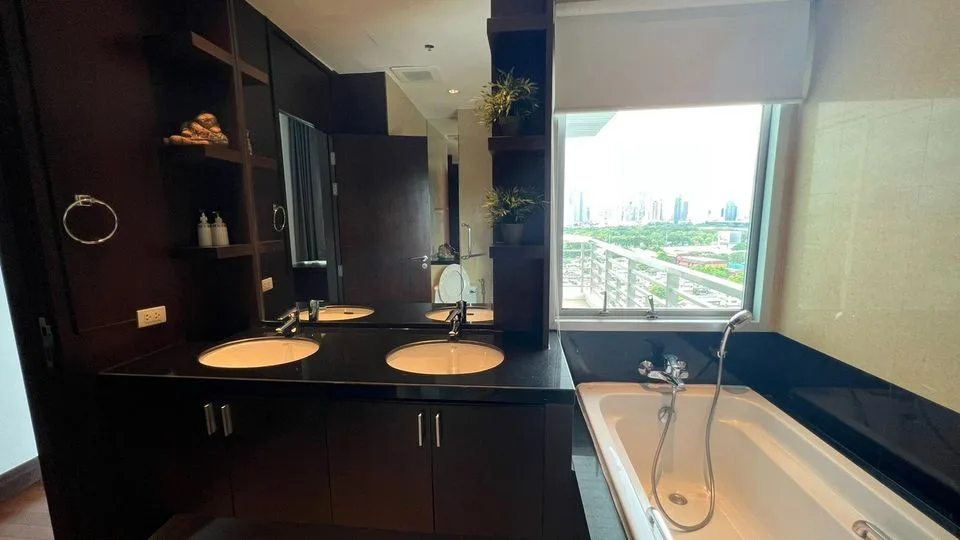 Property photos for Royal Residence Park