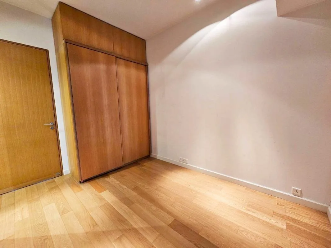 Property photos for The Met