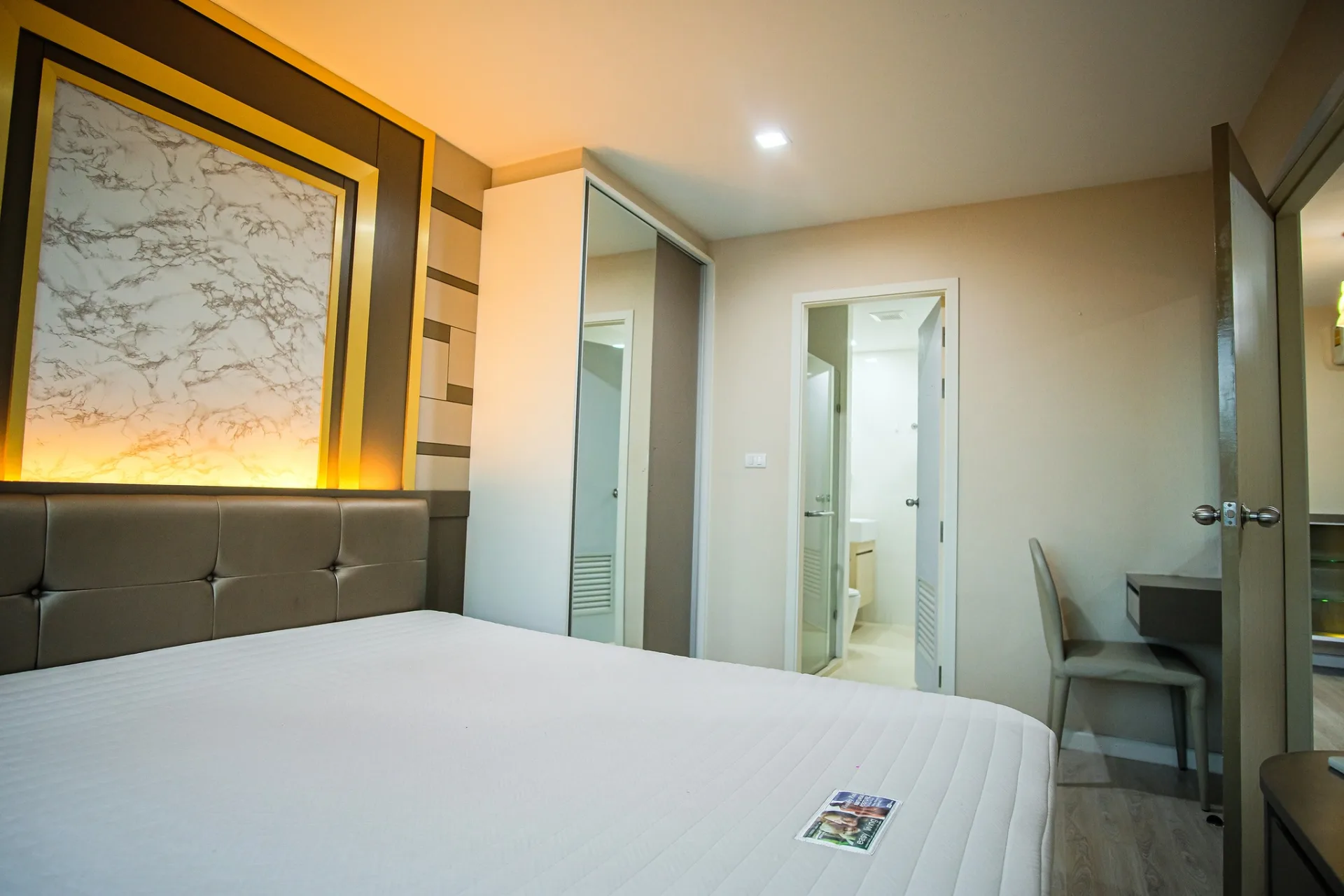 Property photos for Metro Luxe Rama 4