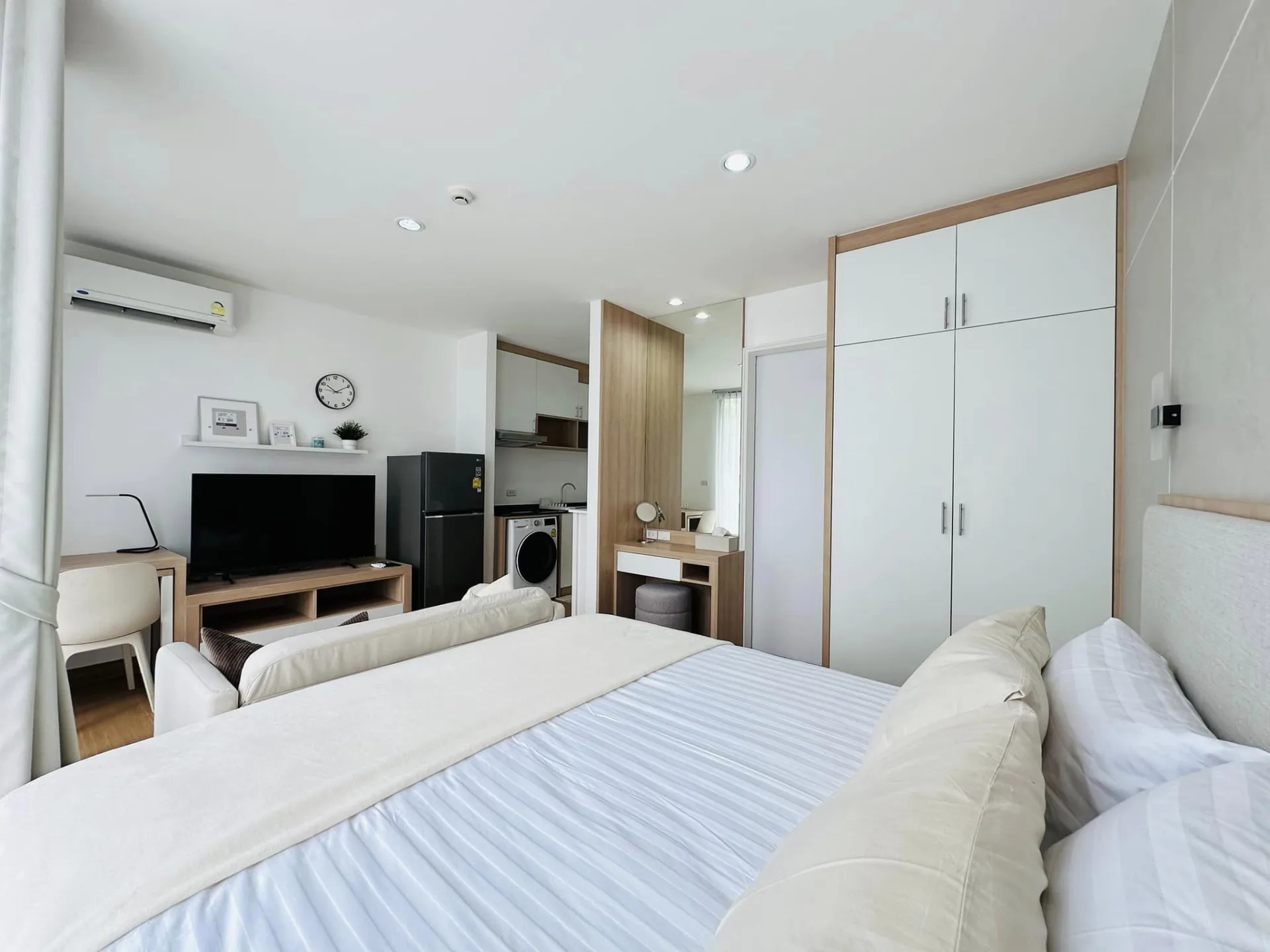 Property photos for 6th Avenue Sukhumvit 15