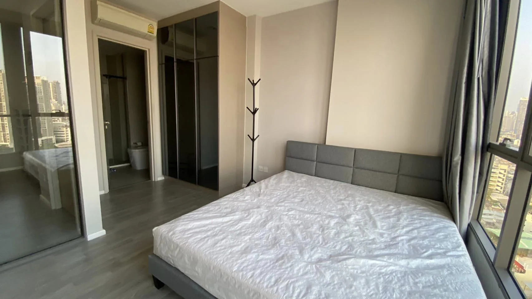 Property photos for The Room Sathorn - St.Louis