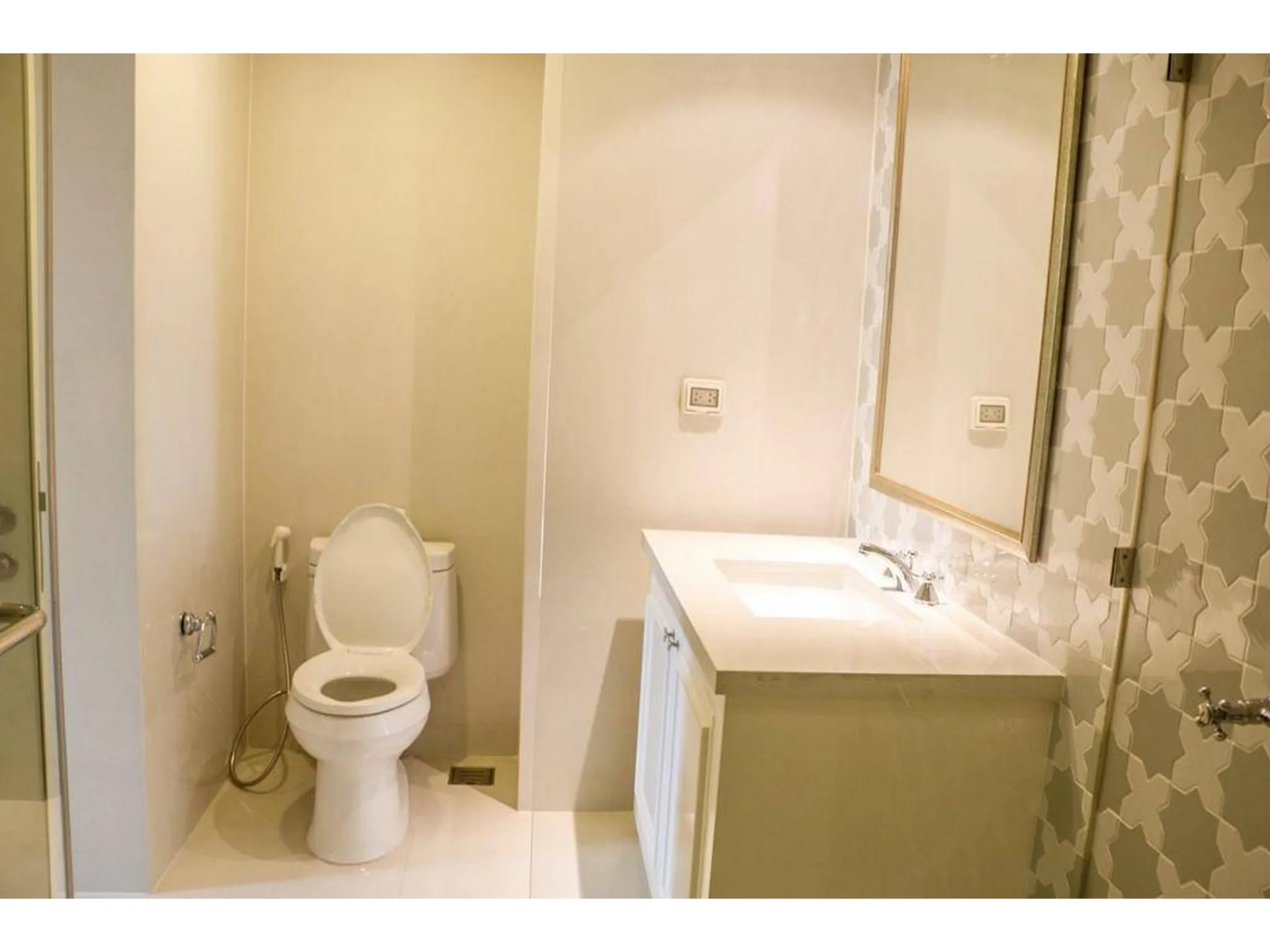 Property photos for Aguston Sukhumvit 22