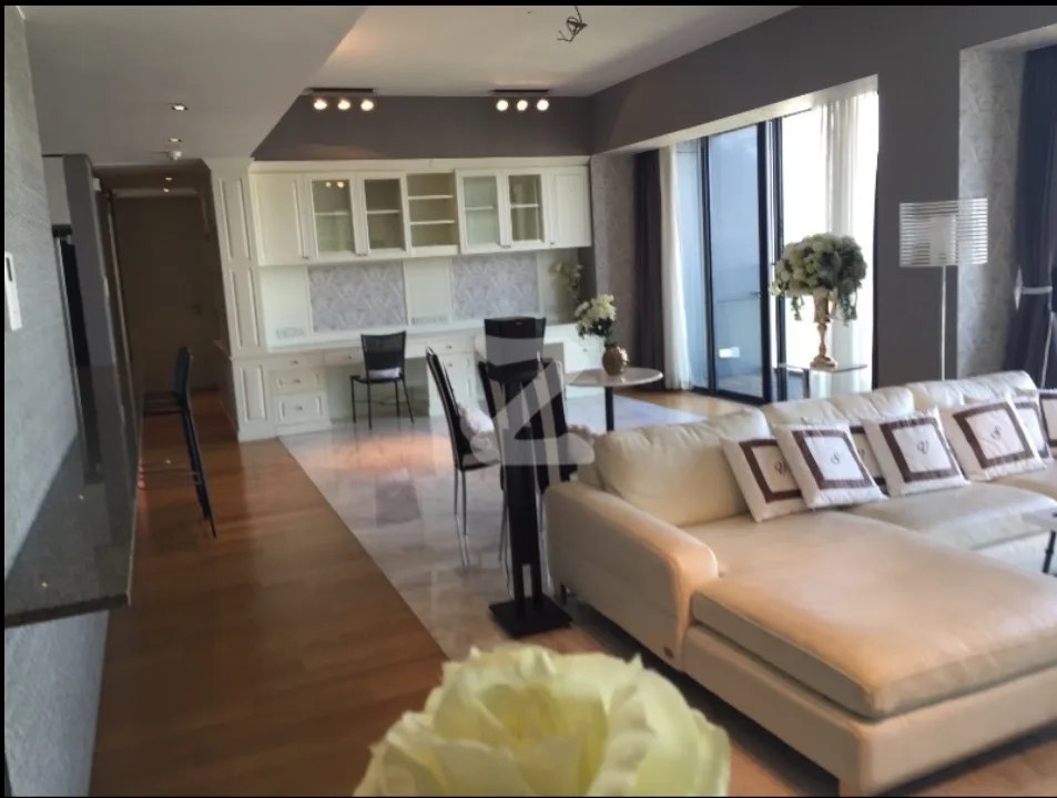 Property photos for The Met