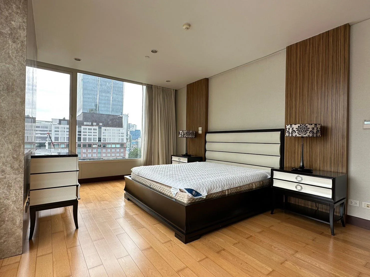 Property photos for The Park Chidlom