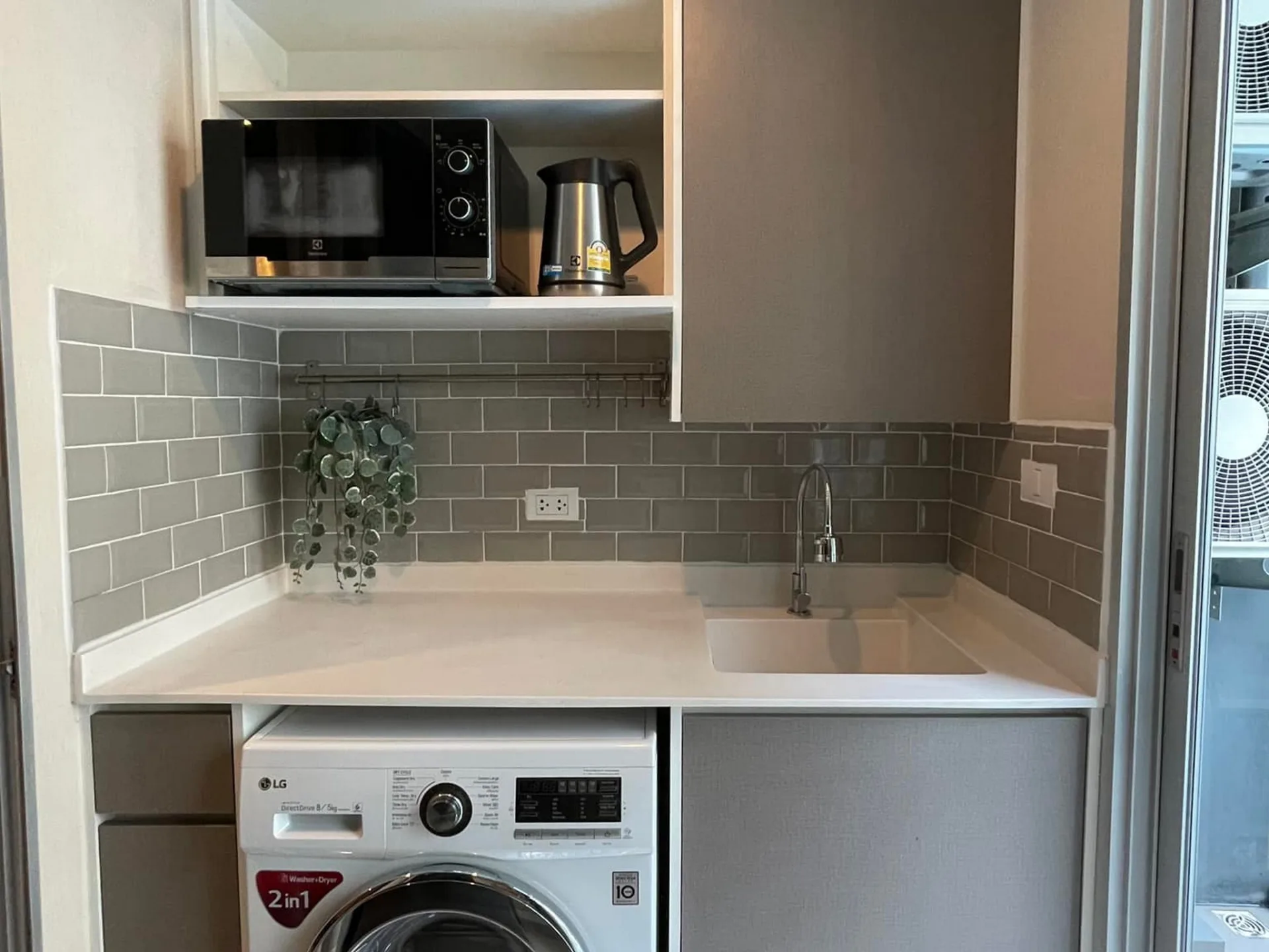 Property photos for Metro Luxe Rama 4