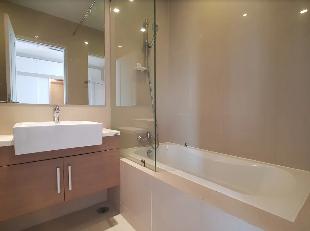 Property photos for Noble Refine
