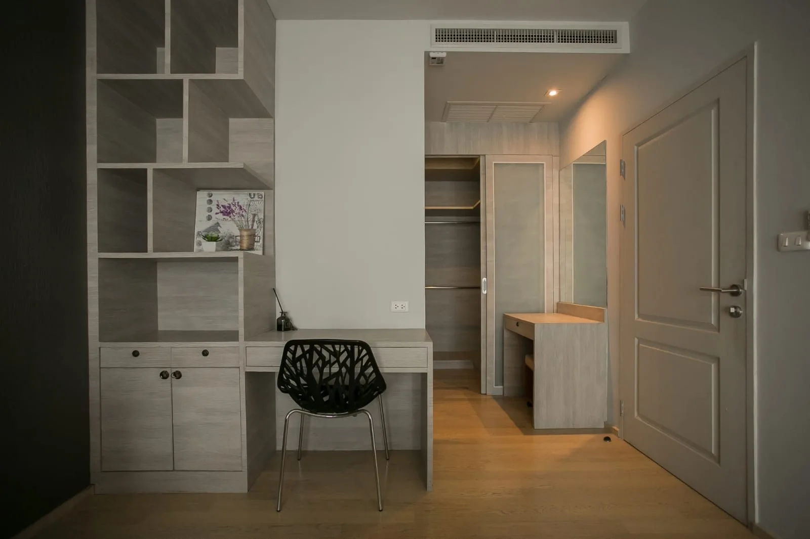 Property photos for Noble Refine