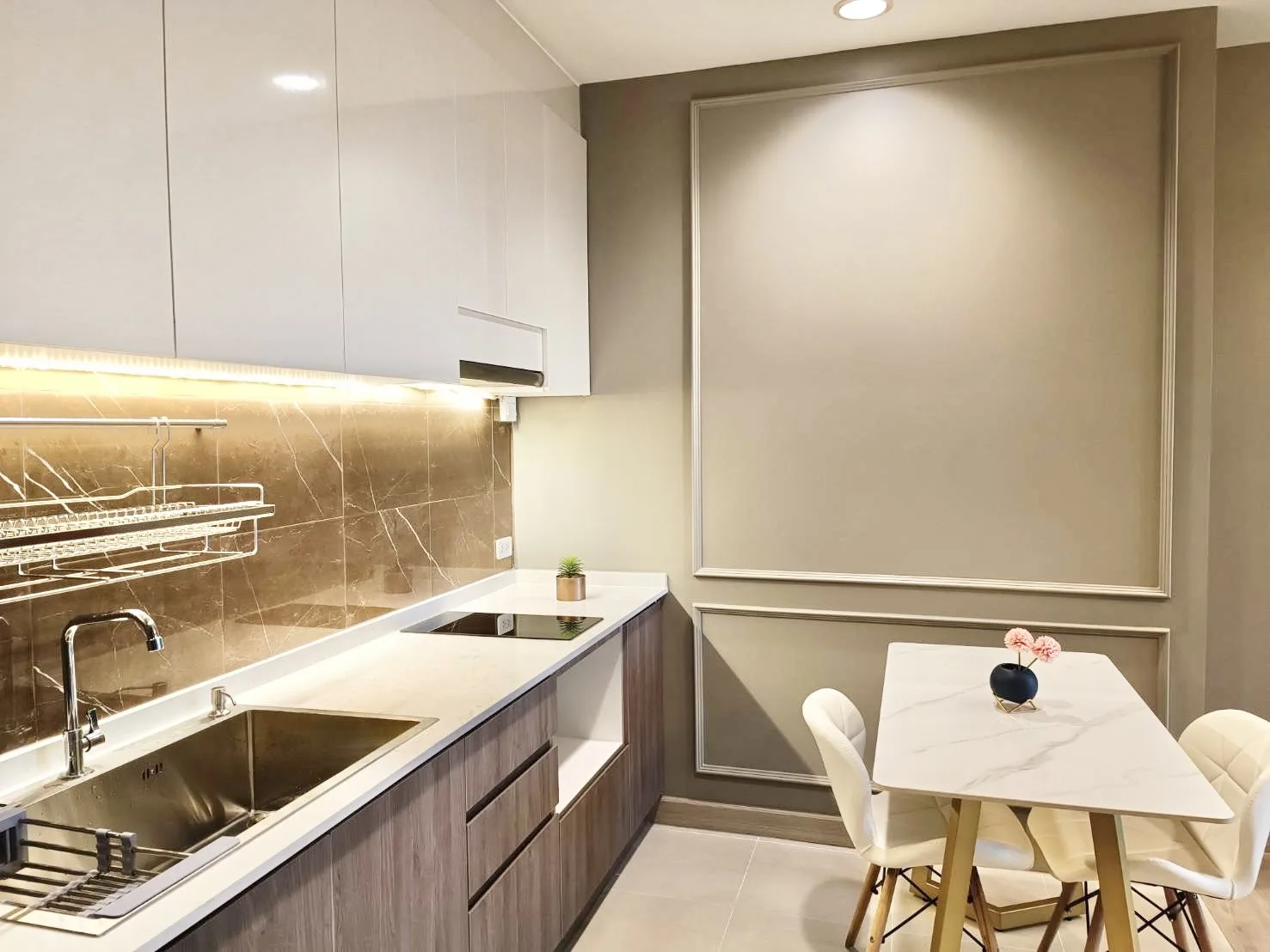 Property photos for Intro Phaholyothin - Pradipat