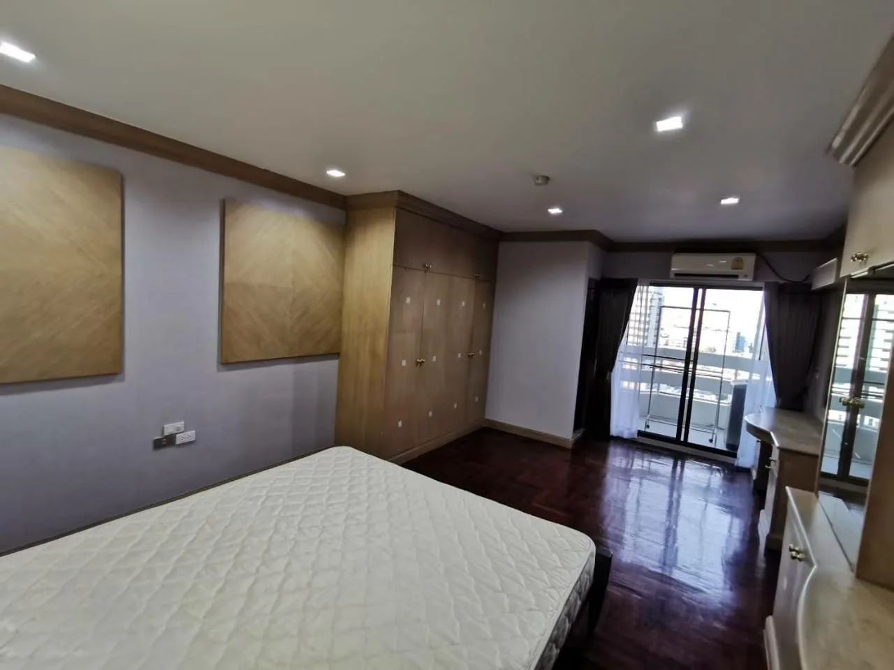 Property photos for Phayathai Plaza