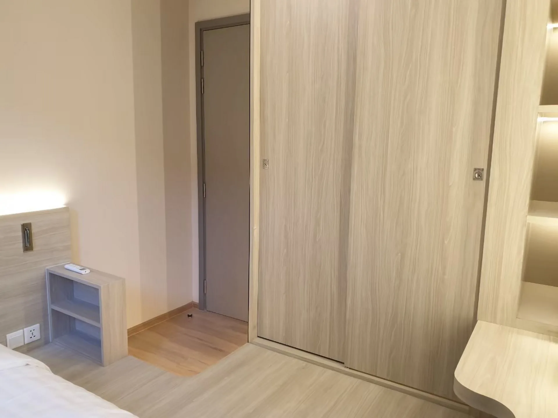 Property photos for Taka Haus Ekamai 12