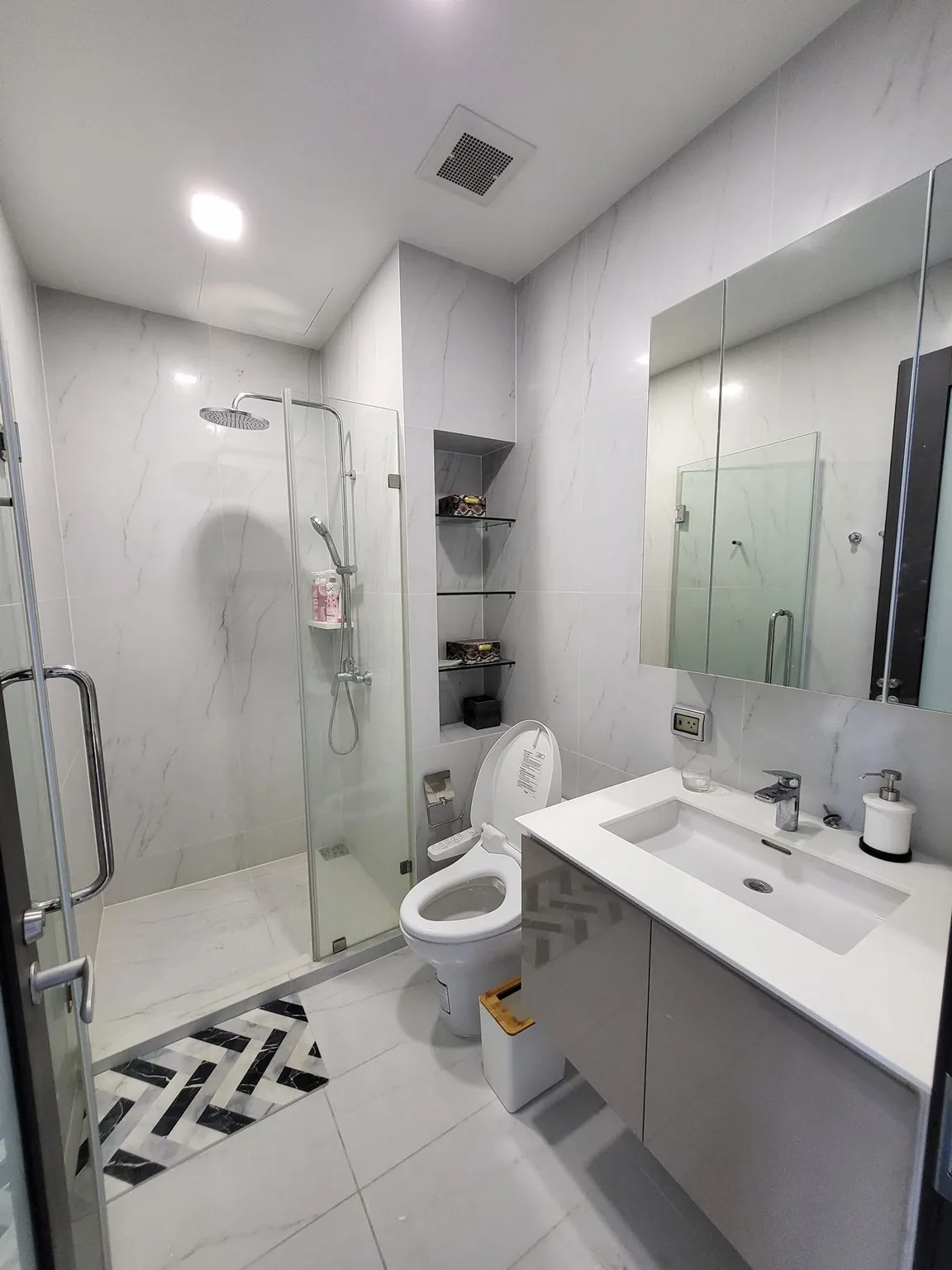 Property photos for Chewathai Residence Asoke