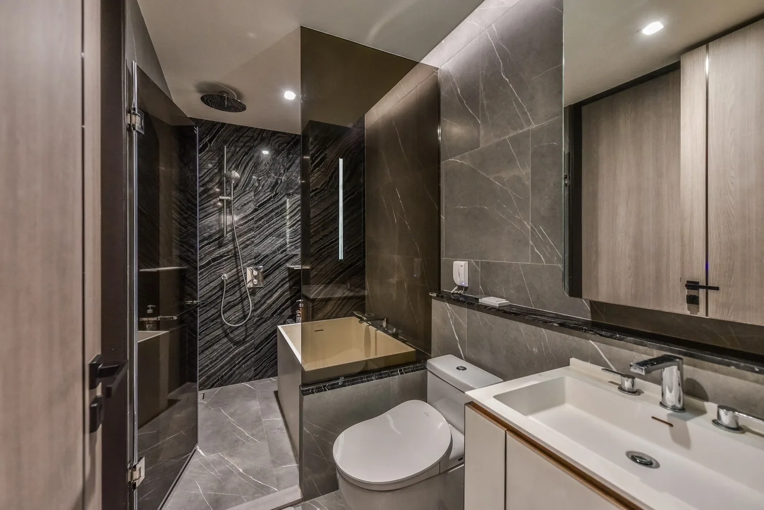Property photos for The Reserve Sukhumvit 61