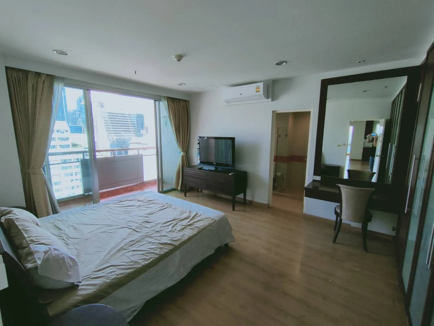 Property photos for Silom Grand Terrace