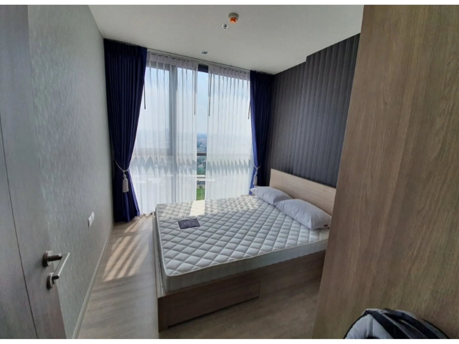 Property photos for The Line Wongsawang
