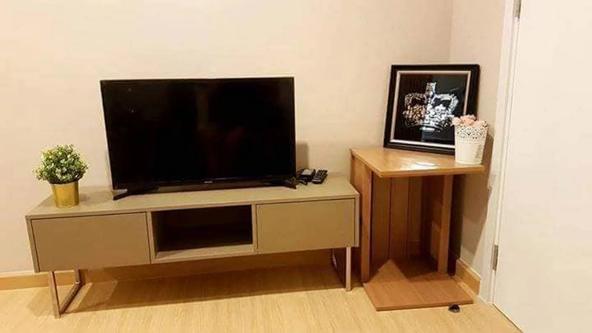 Property photos for The Tree Onnut Station