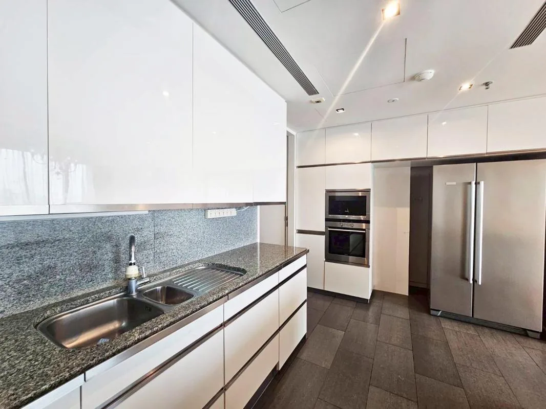 Property photos for The Met