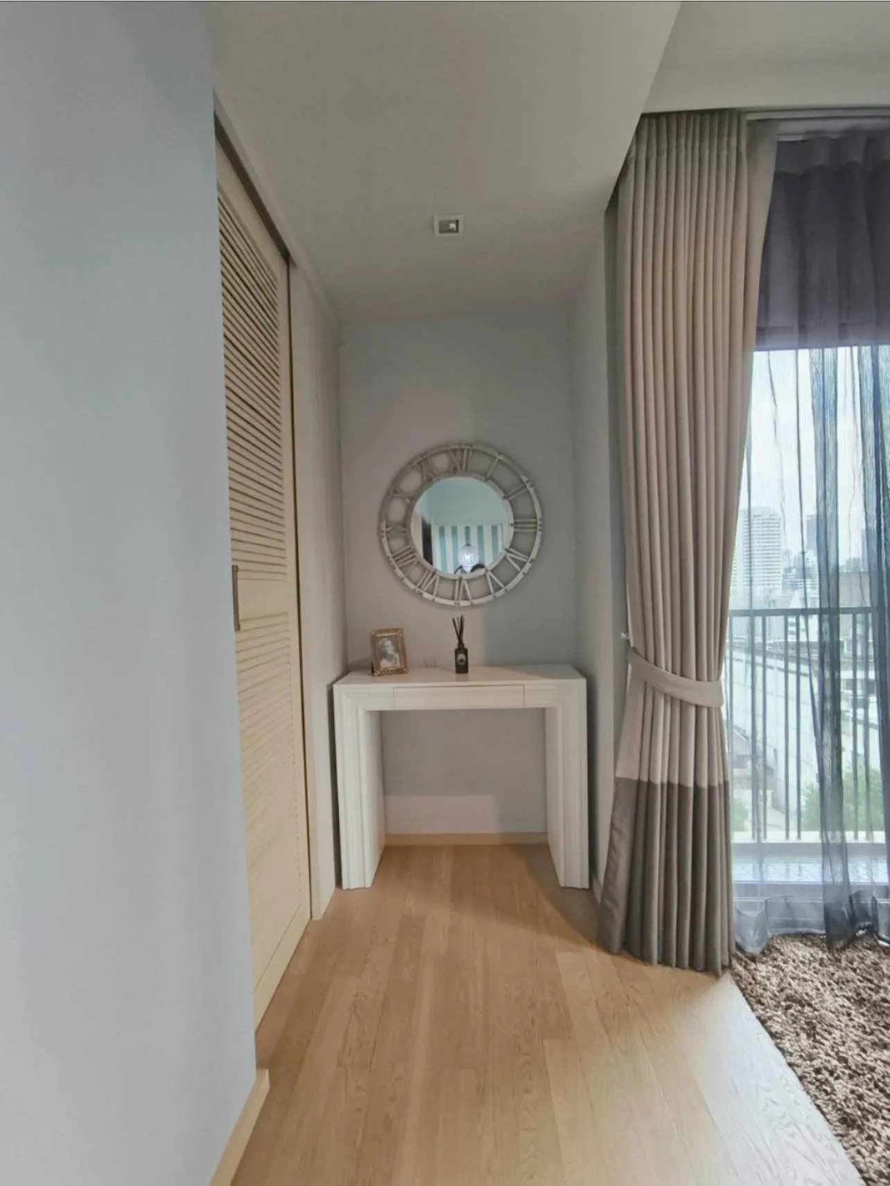 Property photos for Noble Refine