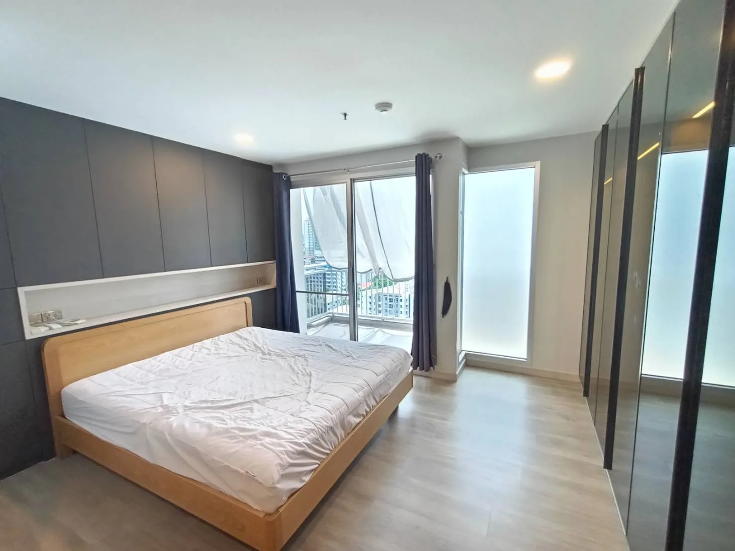 Property photos for Centric Scene Phaholyothin 9