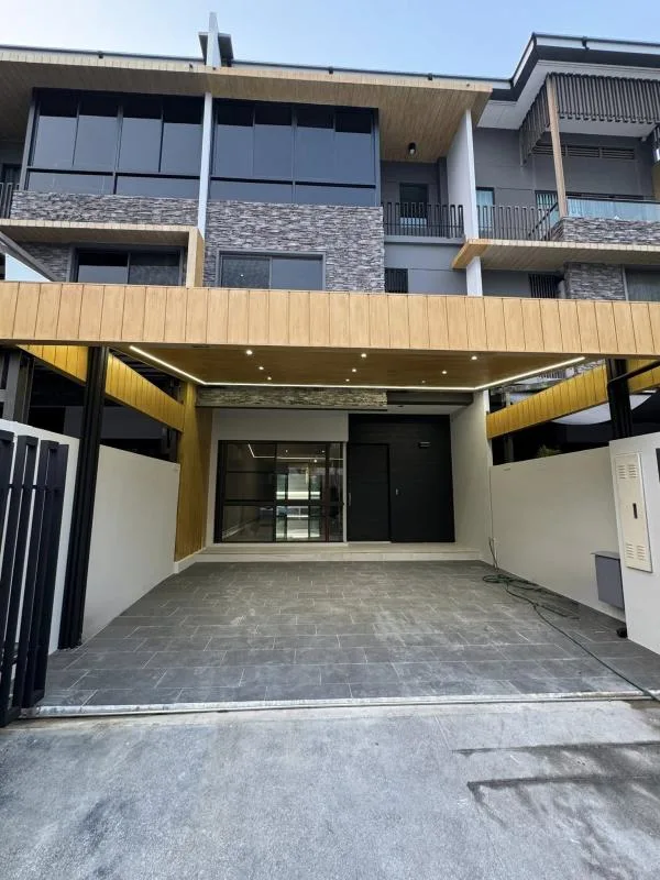 Property photos for The Landmark Ekamai-ramindra