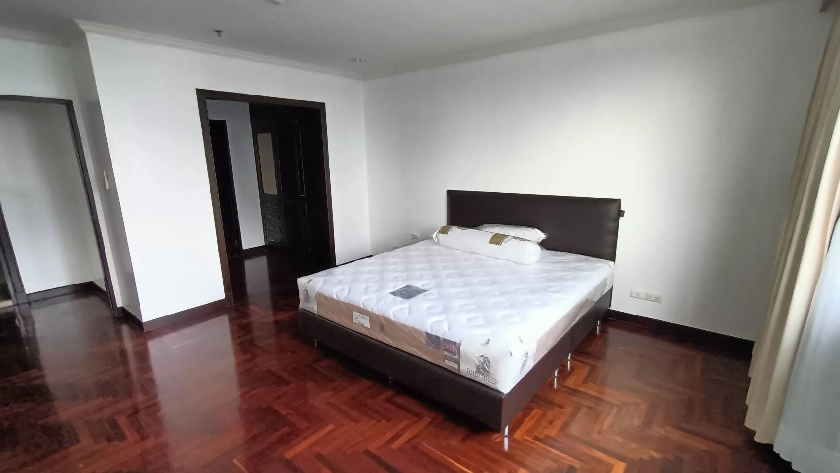 Property photos for Lake Green